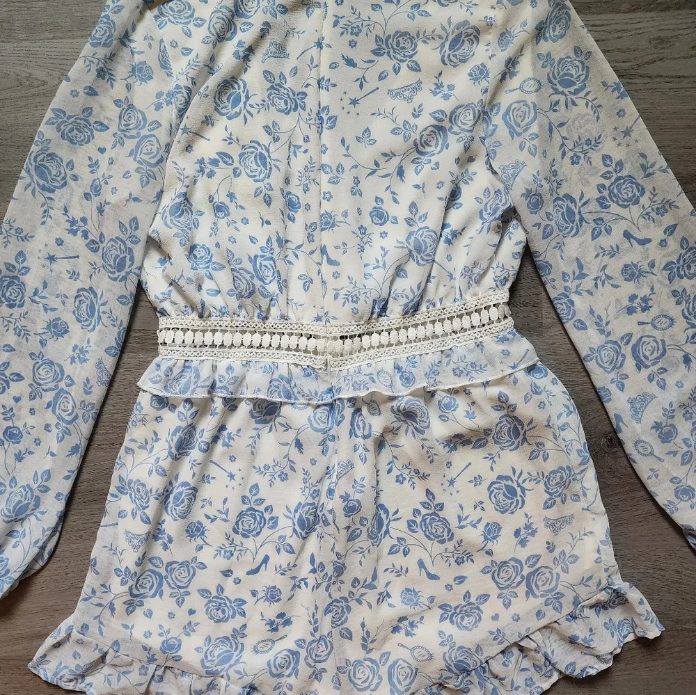 Disney Princess Junior's Cinderella Floral Long Sleeve V-Neck Romper Medium M